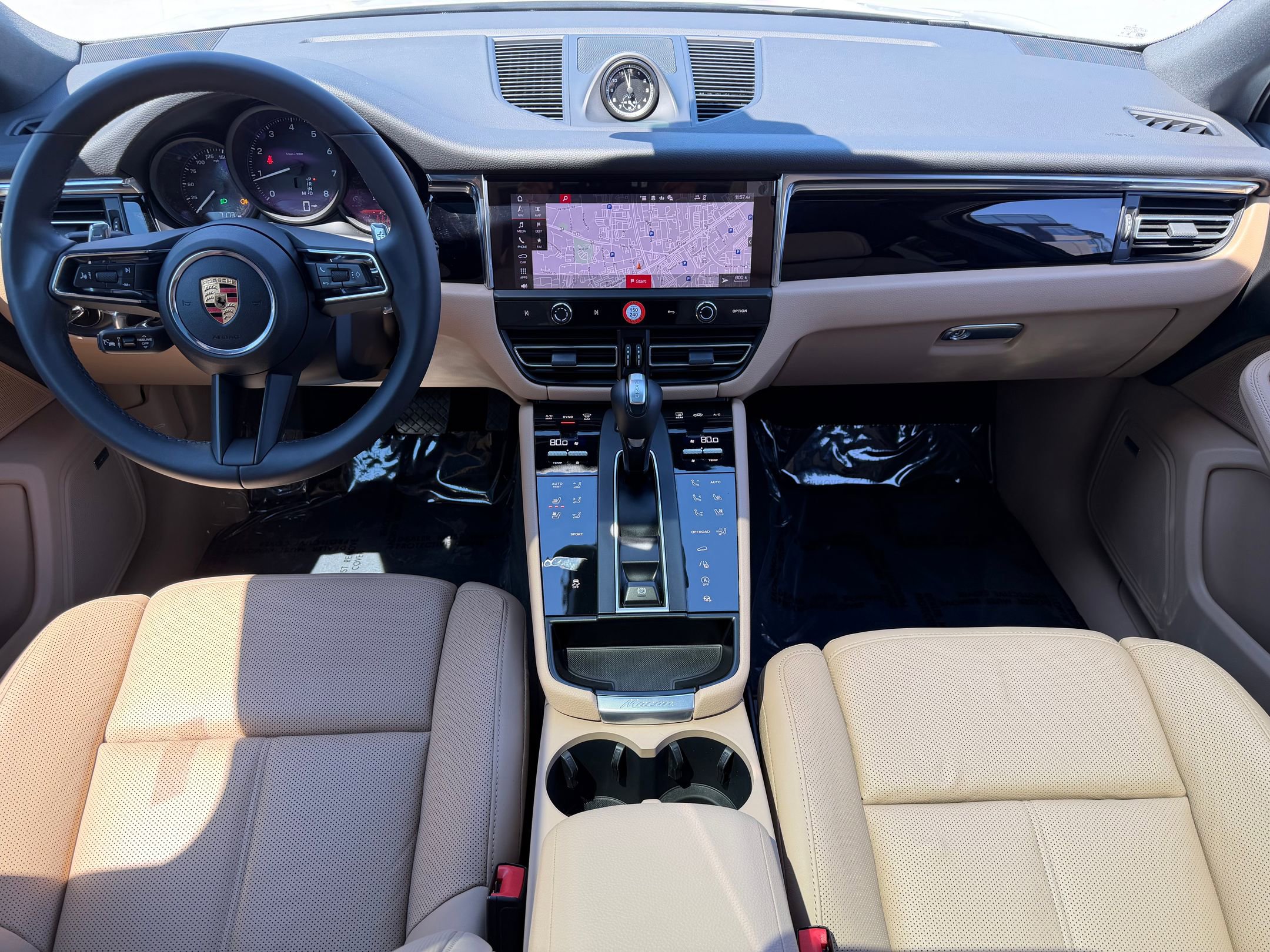 Certified 2026 Porsche Macan AWD/4WD image 23