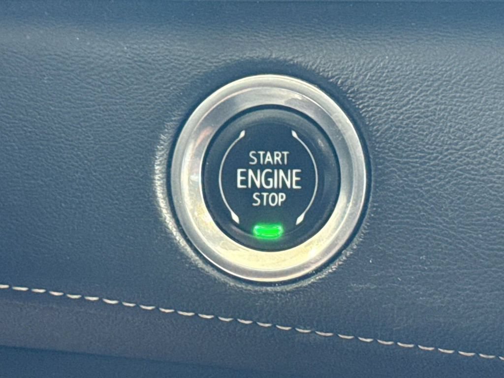 Used 2021 Cadillac Escalade ESV Premium Luxury w/ Driver Assist Tech Package AWD/4WD image 22
