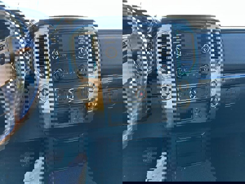 Used 2017 Nissan Titan SV RWD image 32