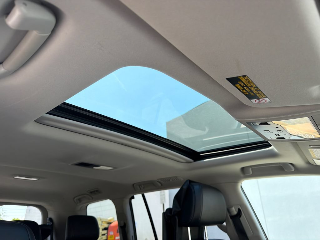 Used 2019 Lexus LX 570 4WD w/ Luxury Package image 13