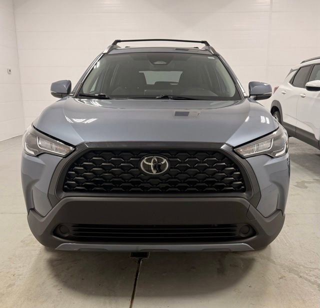 Used 2023 Toyota Corolla Cross LE image 2