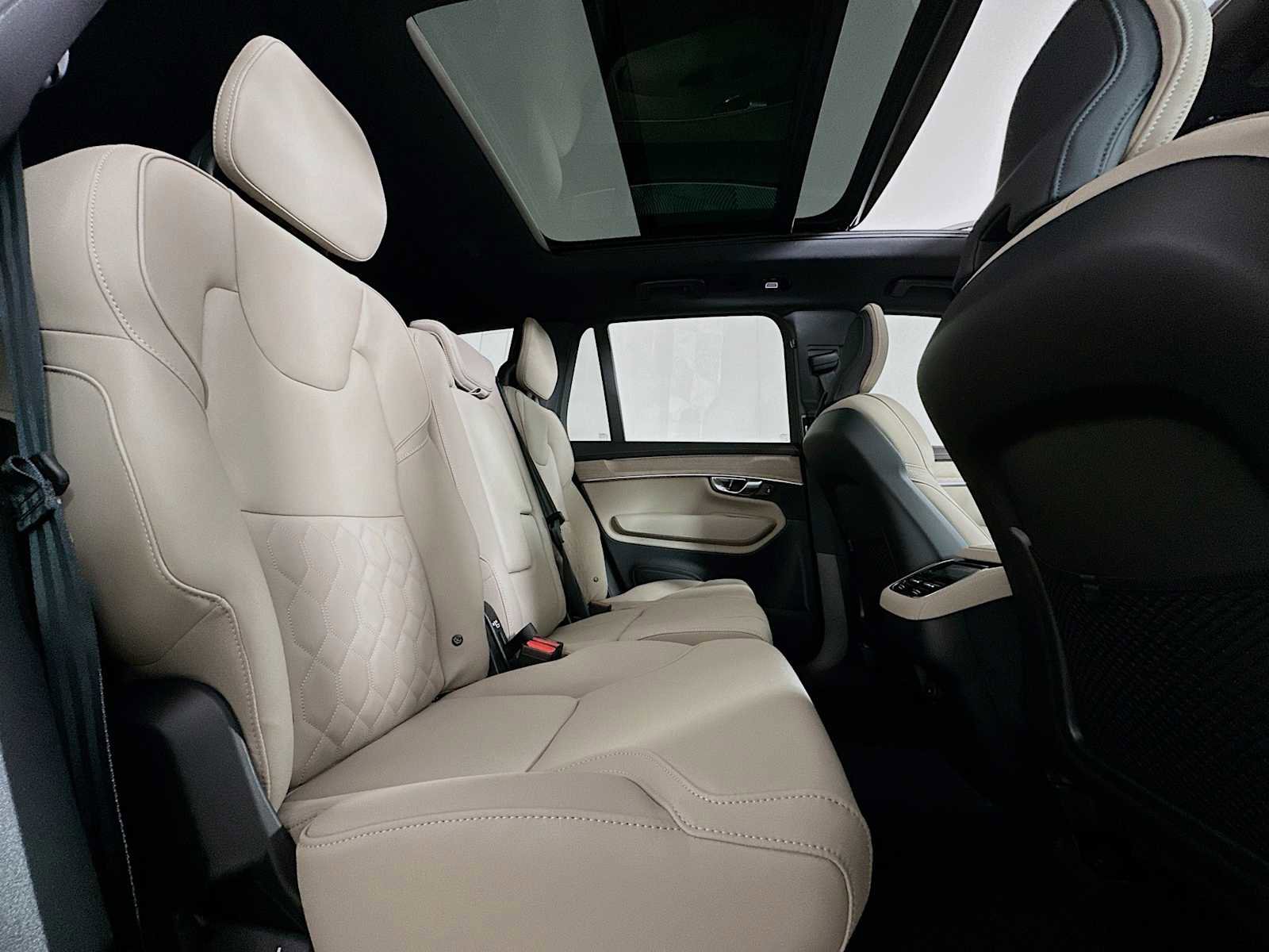New 2026 Volvo XC90 B5 Plus image 27
