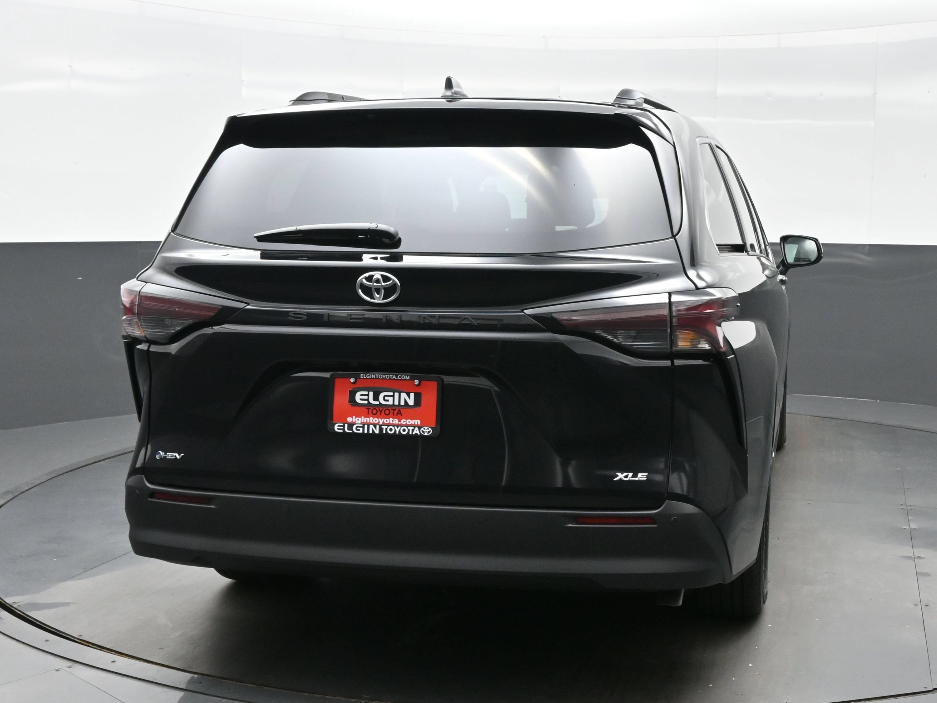 Used 2026 Toyota Sienna XLE FWD image 5
