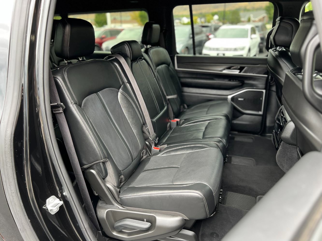 Used 2023 Jeep Wagoneer L Series II image 29