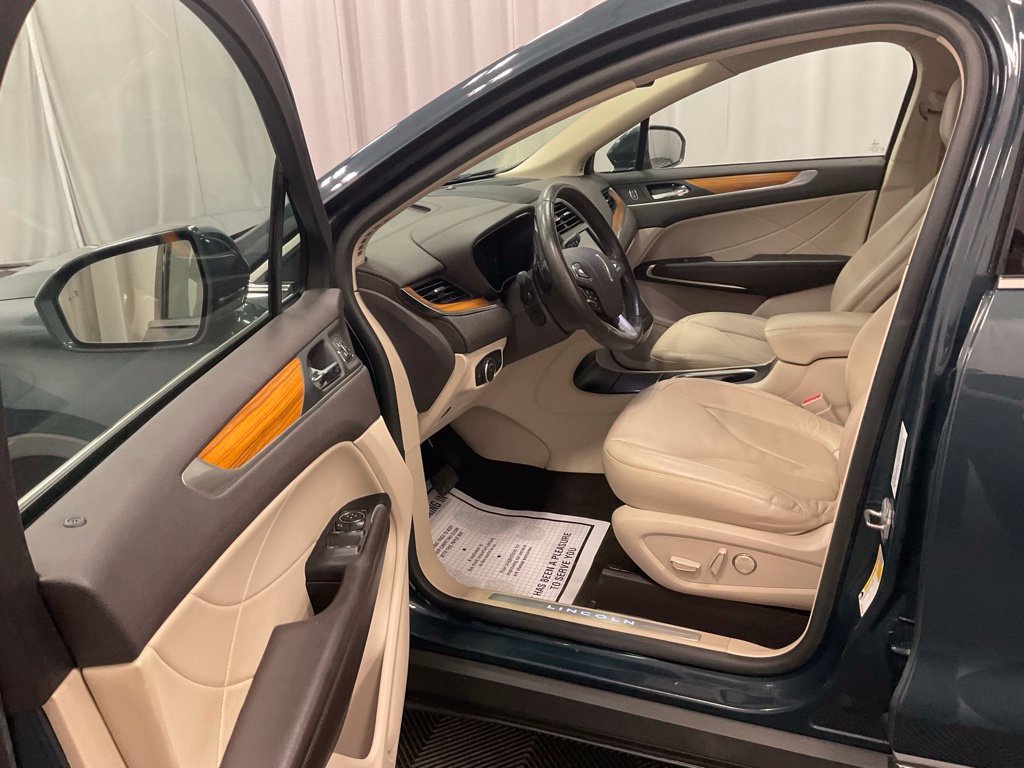 Used 2019 Lincoln MKC Select w/ Select Plus Package AWD/4WD image 12