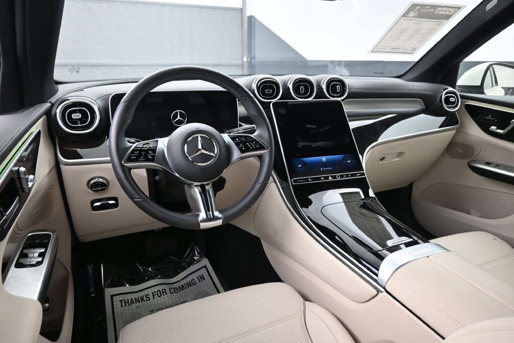 Used 2025 Mercedes-Benz GLC 300 4MATIC image 25