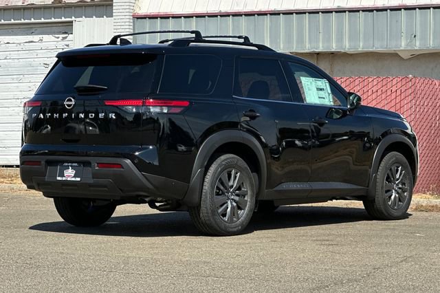 New 2025 Nissan Pathfinder SV image 4