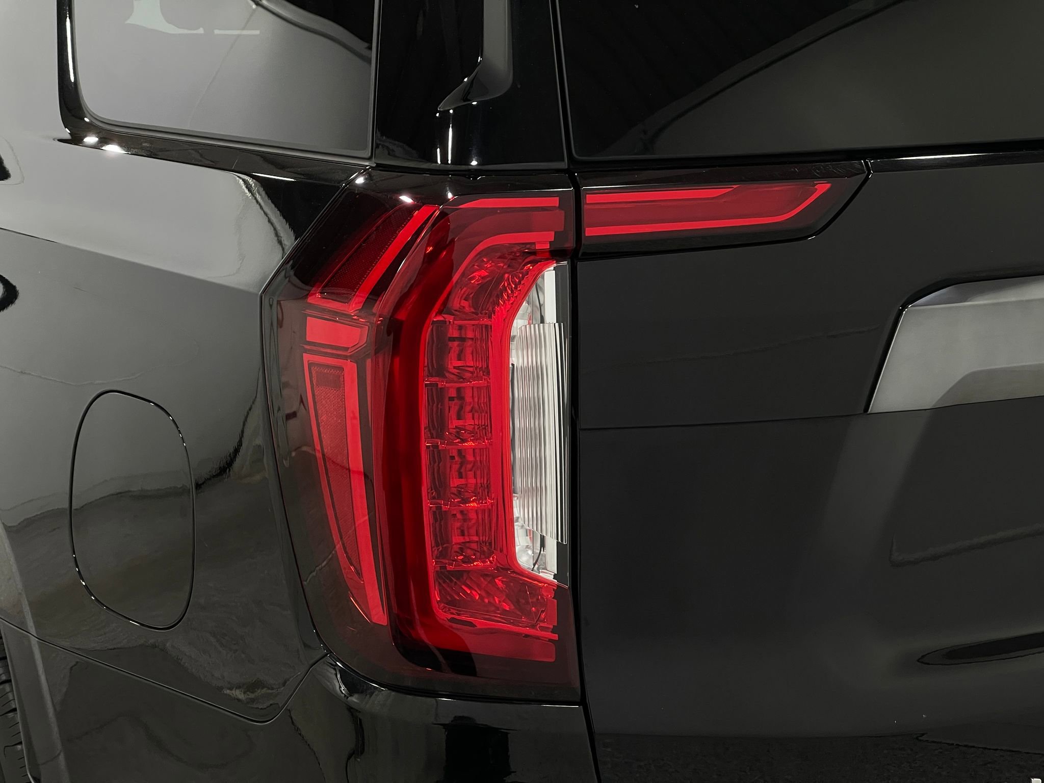 Used 2021 GMC Yukon AT4 w/ Technology Package AWD/4WD image 35