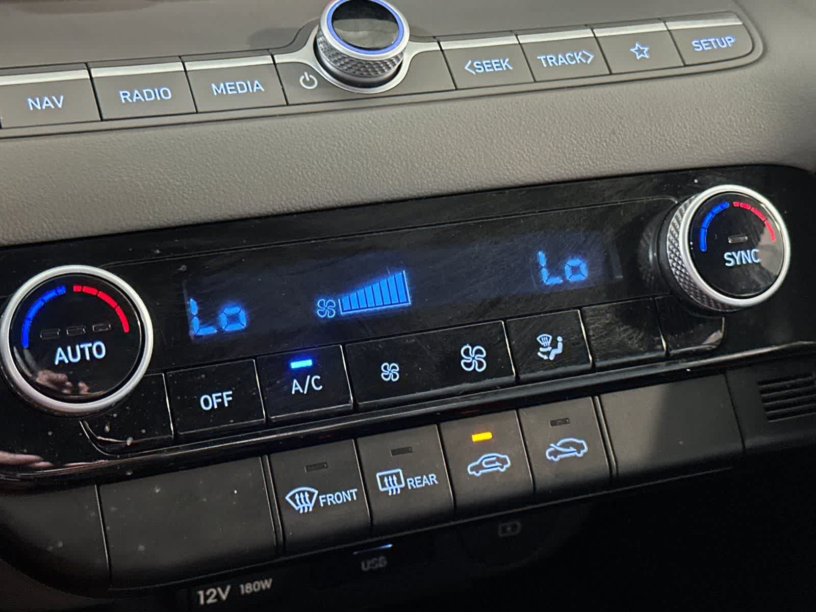 Used 2024 Hyundai Elantra SEL FWD image 19