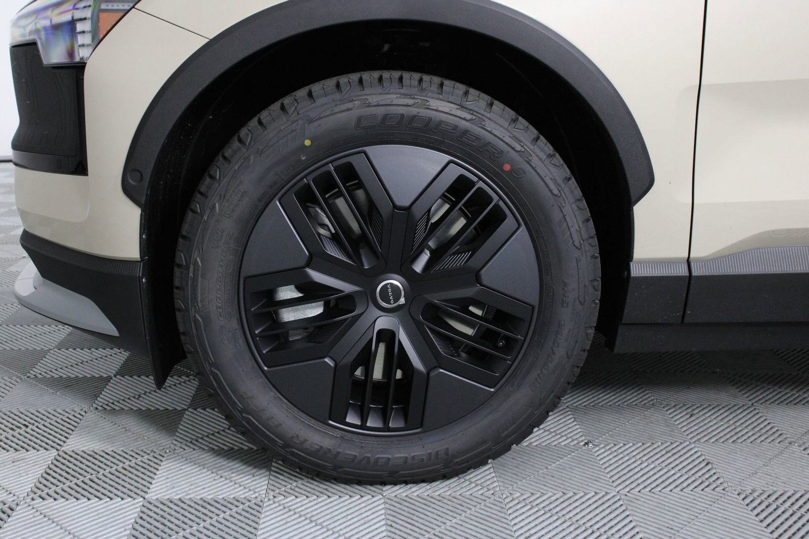 New 2026 Volvo EX30 Cross Country Ultra image 12