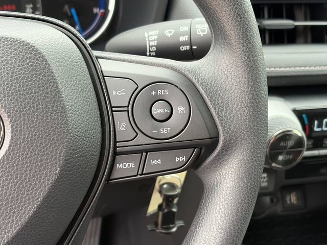 Used 2025 Toyota RAV4 LE AWD/4WD image 22