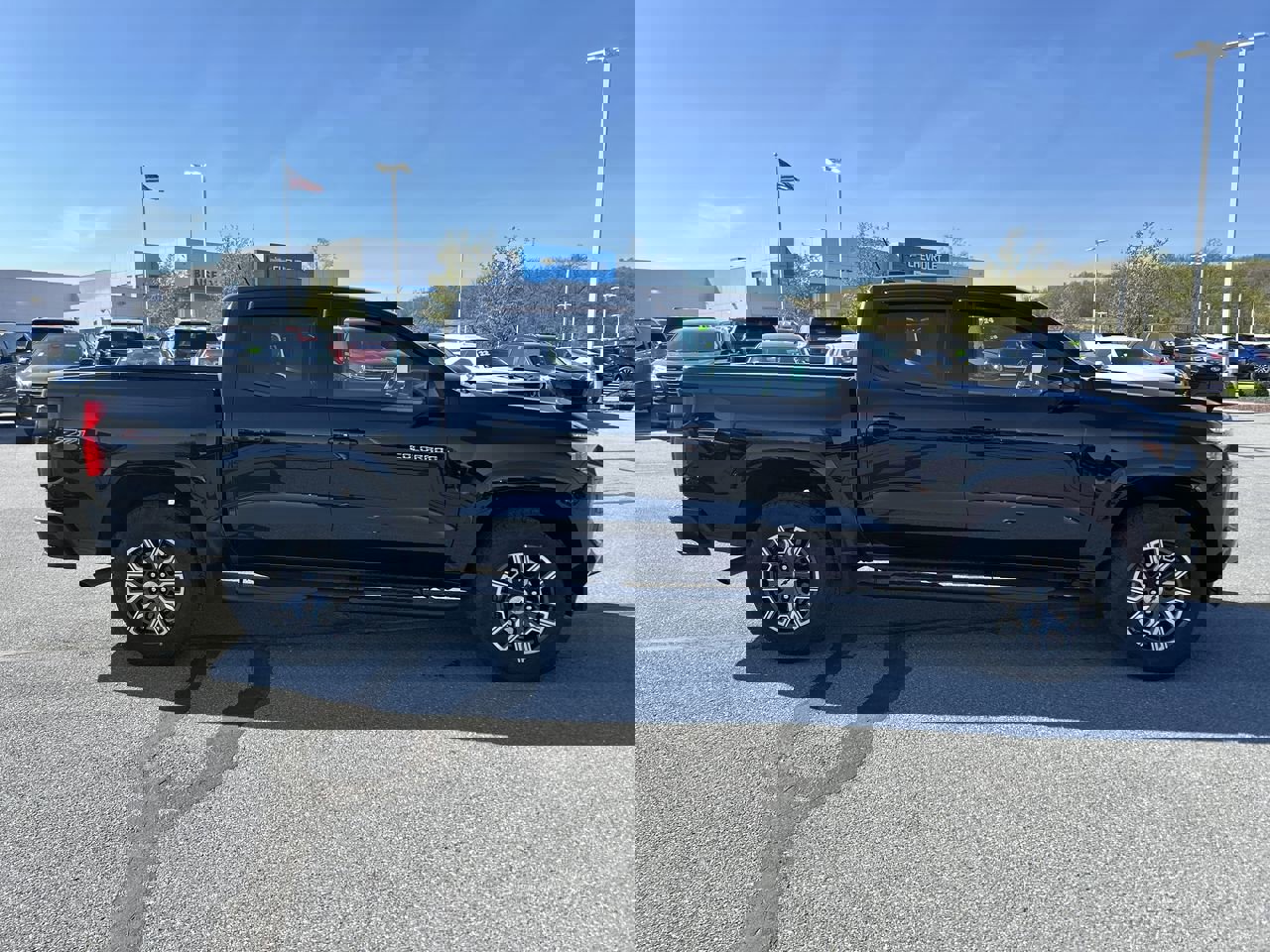 Used 2024 Chevrolet Colorado Z71 w/ Z71 Convenience Package 2 AWD/4WD image 8