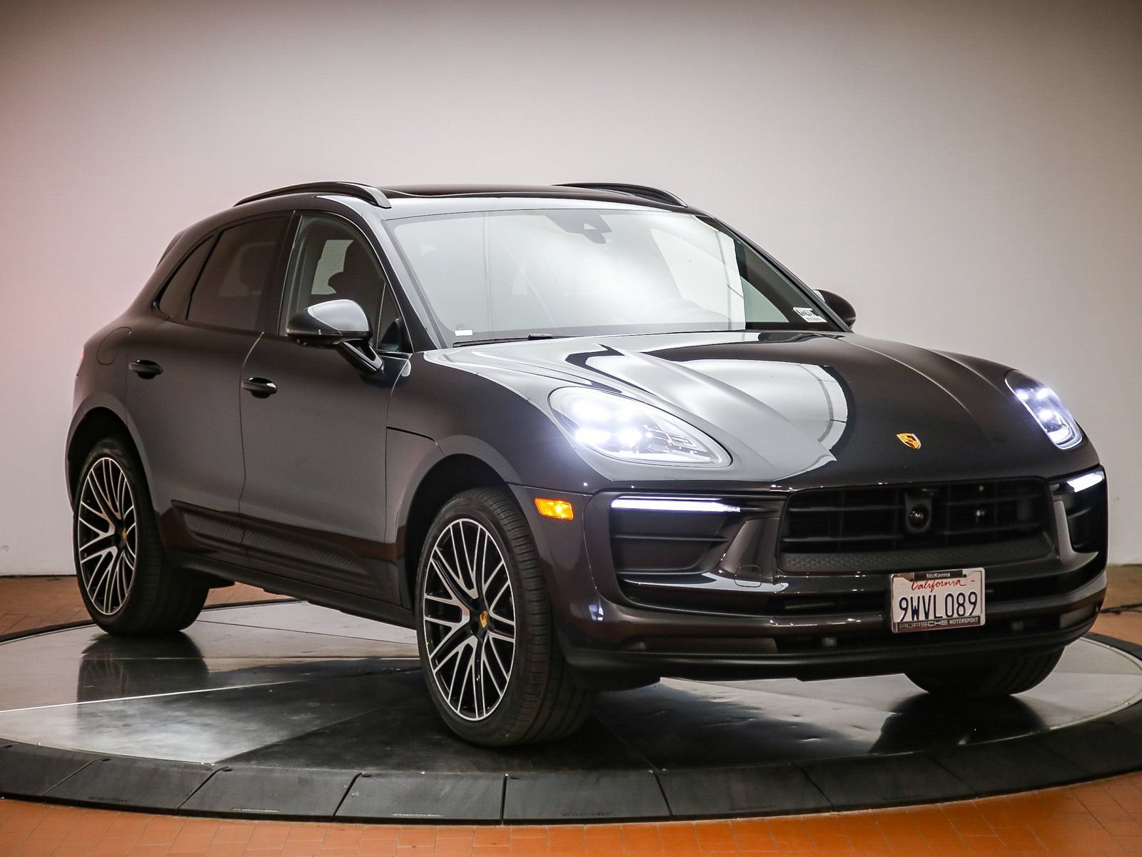 Certified 2026 Porsche Macan AWD/4WD image 9