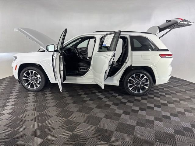 Used 2023 Jeep Grand Cherokee Overland w/ Adv Protech Group III AWD/4WD image 11