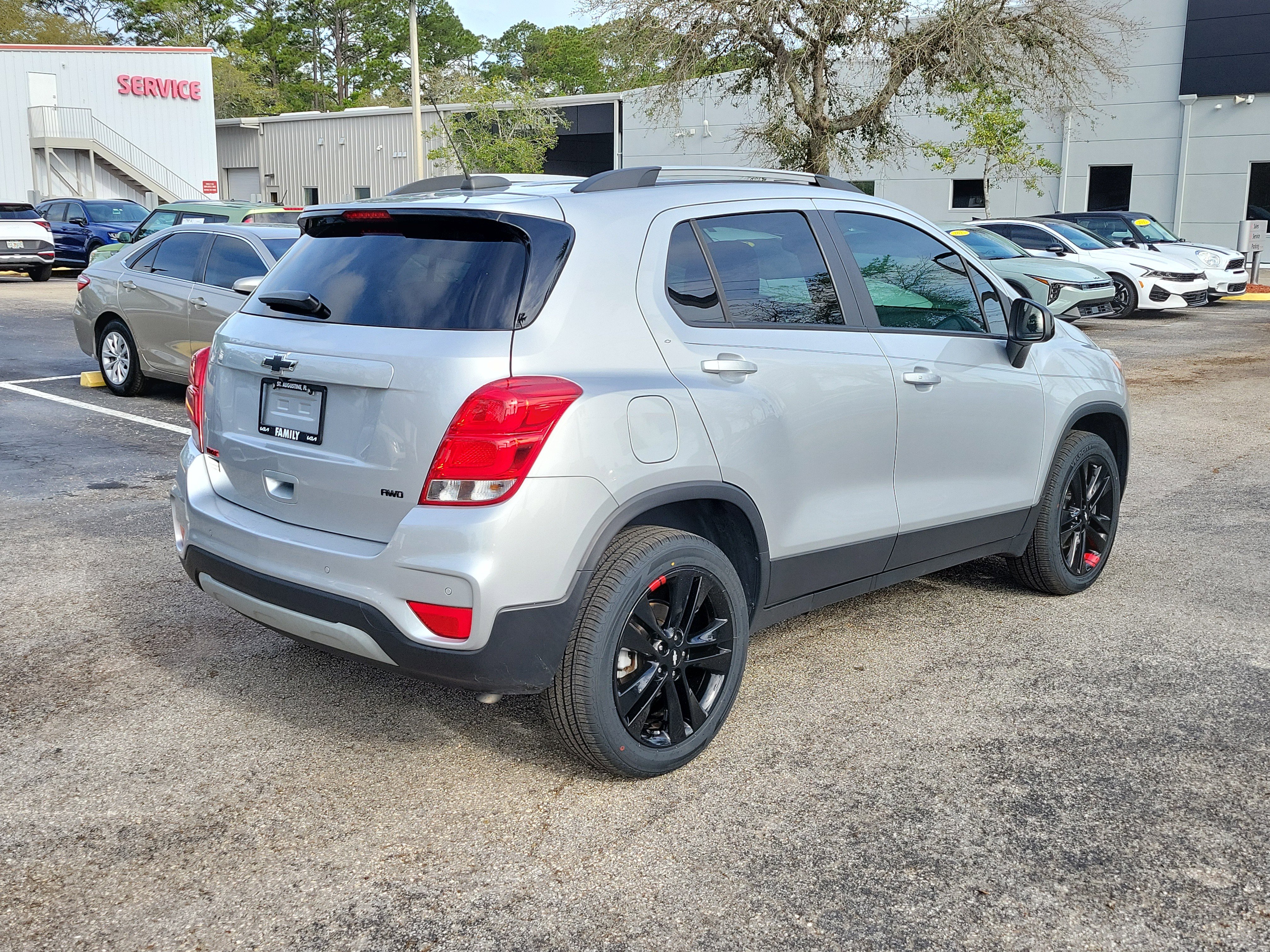 Used 2022 Chevrolet Trax LT w/ Redline Edition image 6