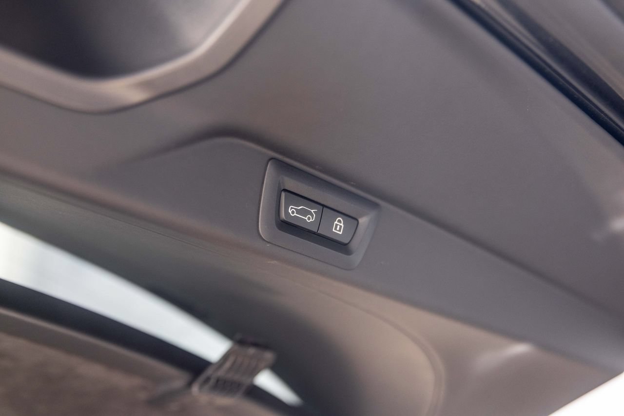 Certified 2025 Rolls-Royce Cullinan Black Badge w/ Leather Finishing Pack AWD/4WD image 46