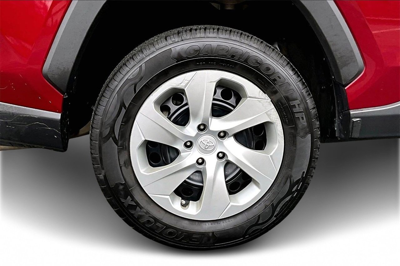 Used 2021 Toyota RAV4 LE image 31