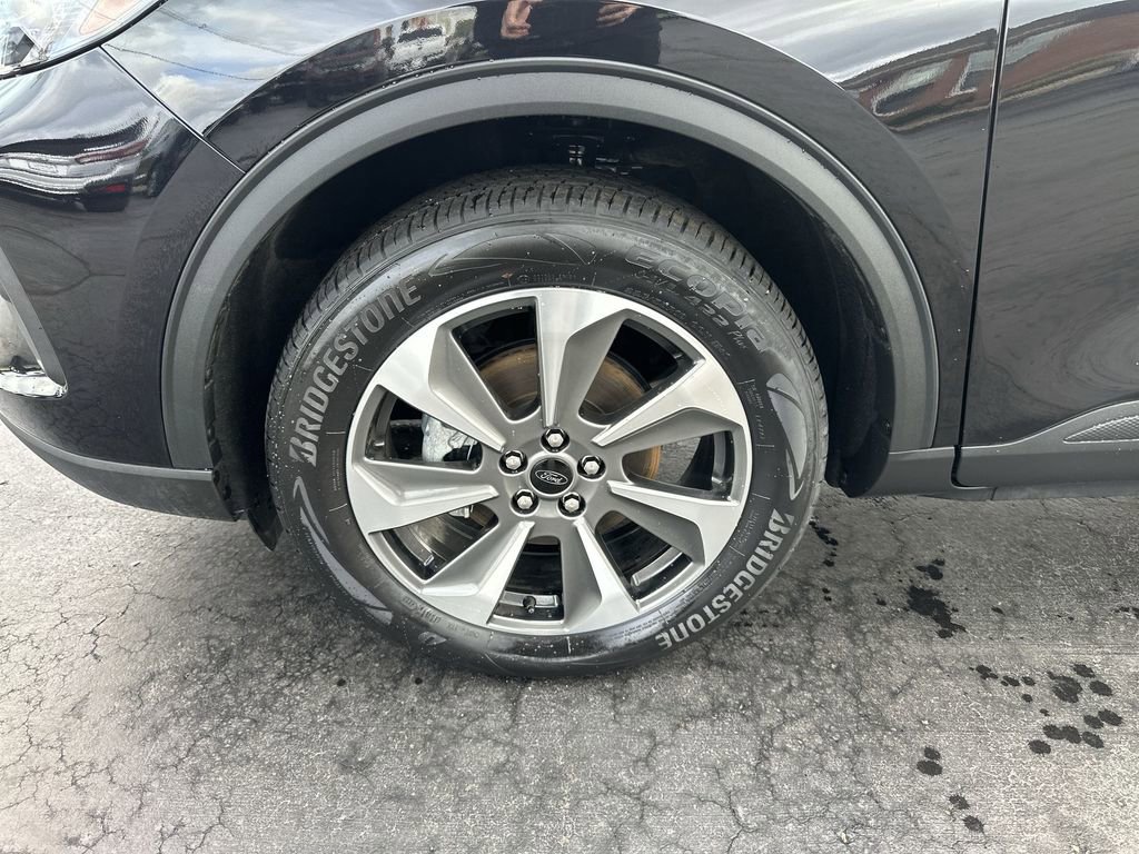 Used 2024 Ford Escape Platinum w/ Class II Trailer Tow Package image 10