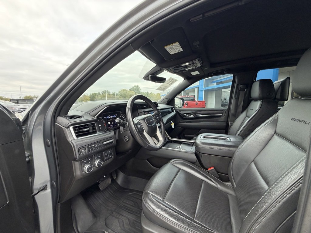 Used 2021 GMC Yukon Denali w/ Denali Ultimate Package image 12
