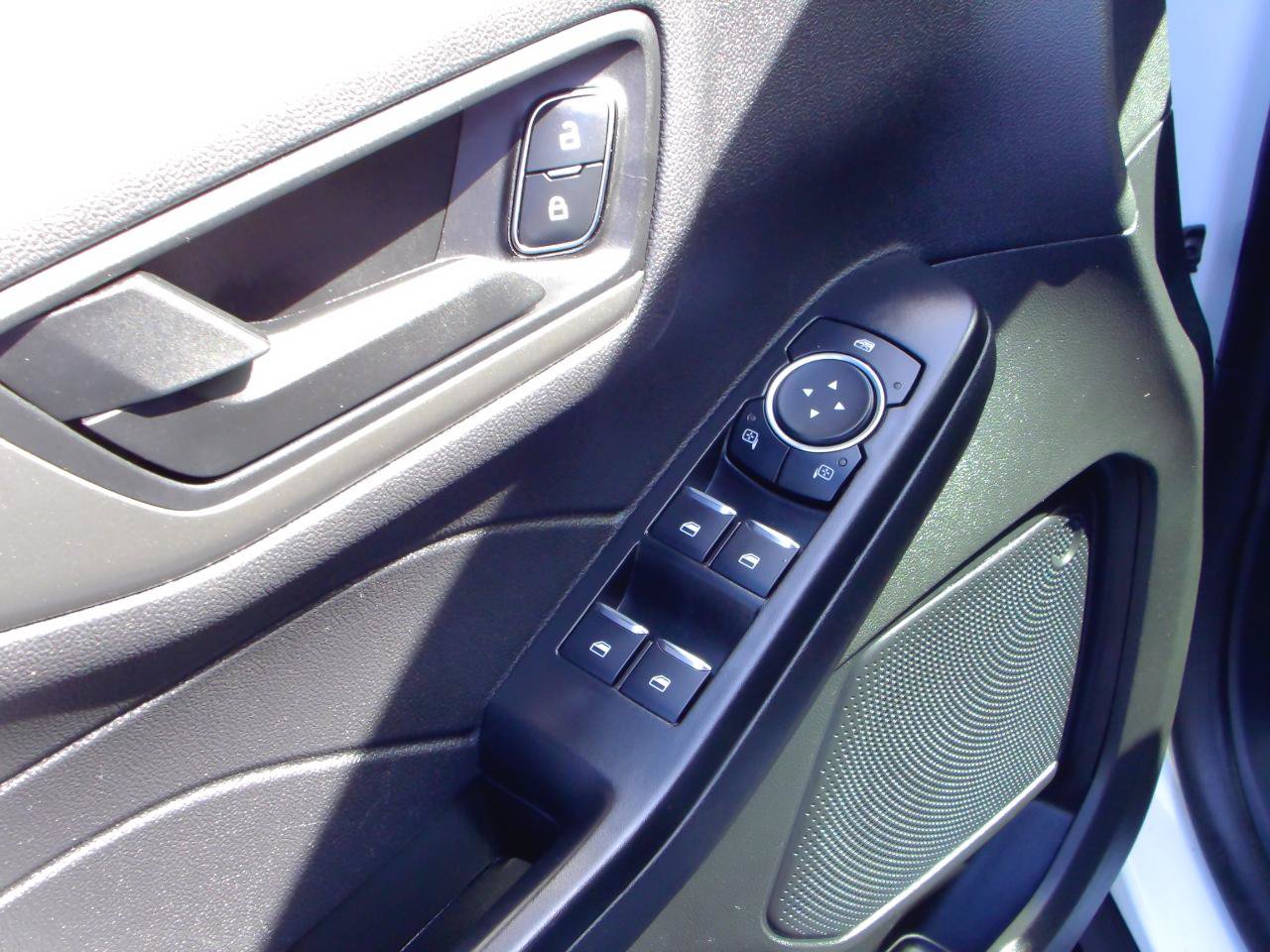 Used 2025 Ford Escape Active AWD/4WD image 12