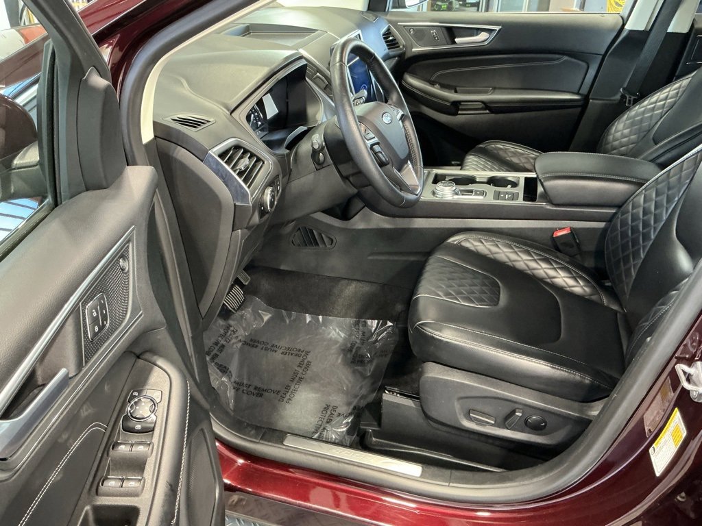 Used 2024 Ford Edge Titanium image 3