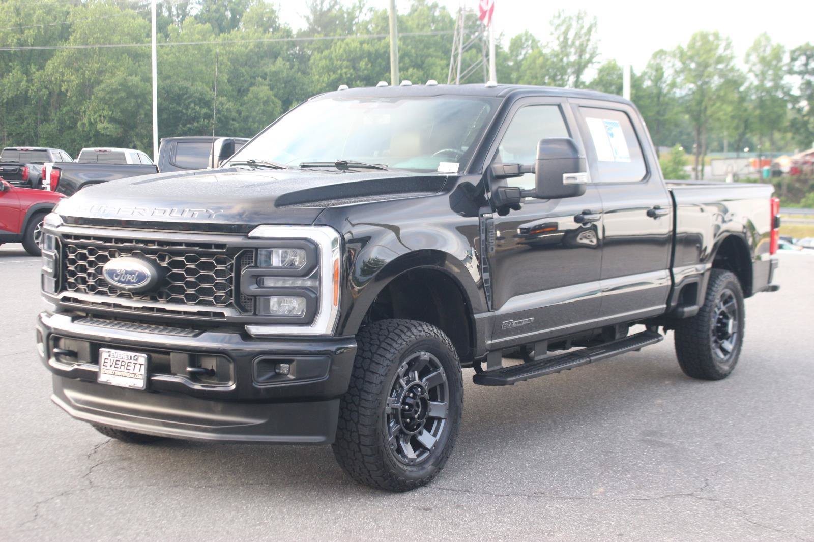 Used 2023 Ford F250 Lariat w/ Sport Appearance Package AWD/4WD image 3