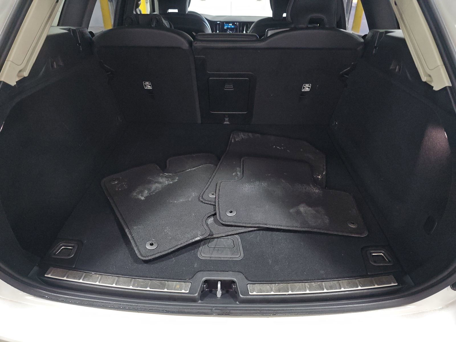 Used 2025 Volvo XC60 B5 Plus image 14