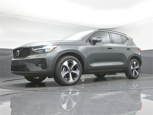 New 2026 Volvo XC40 B5 Plus w/ Protection Package Premier image 39