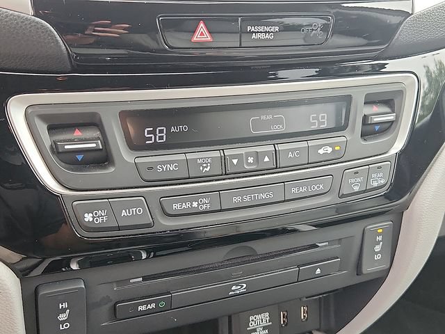 Used 2018 Honda Pilot Touring image 16