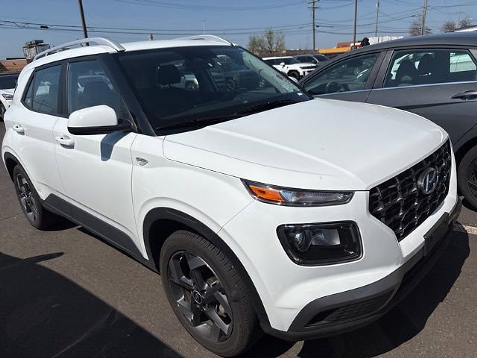 Certified 2025 Hyundai Venue SEL image 2