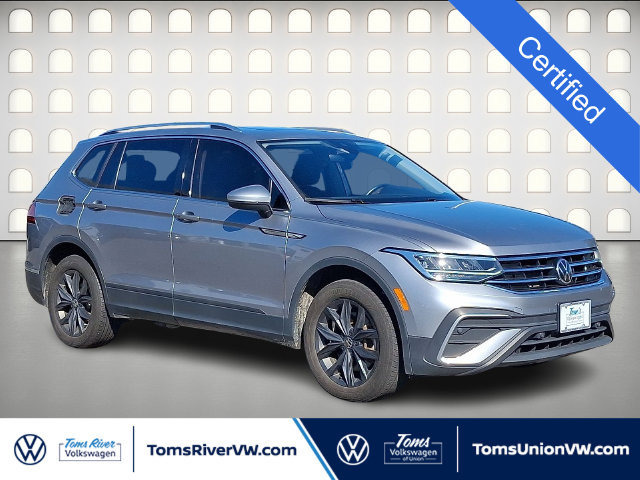 Used 2024 Volkswagen Tiguan SE w/ Panoramic Sunroof Package
