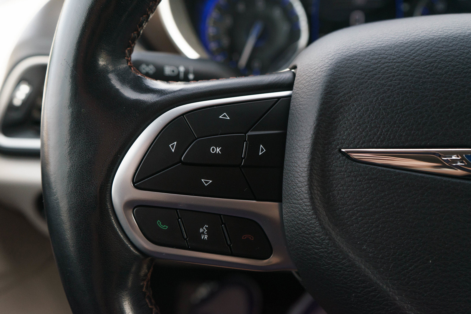 Used 2019 Chrysler Pacifica Touring-L FWD image 21