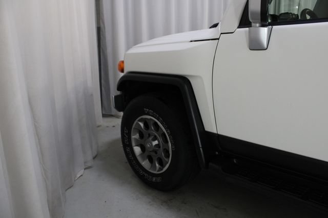 Used 2013 Toyota FJ Cruiser 4WD w/ Upgrade Pkg image 28