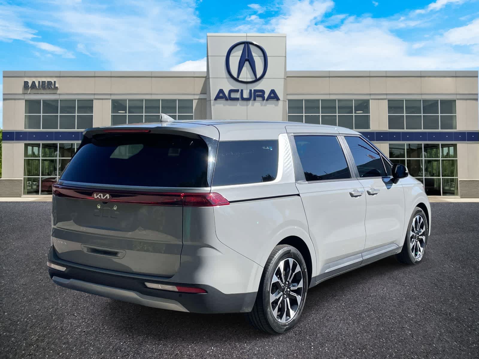 Used 2024 Kia Carnival EX FWD image 5