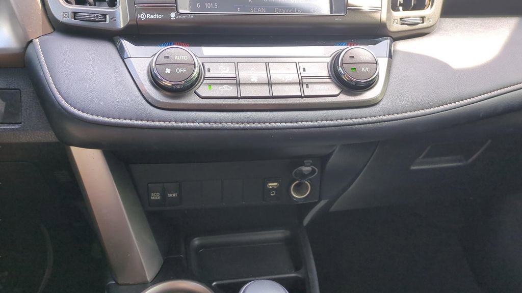 Used 2015 Toyota RAV4 XLE image 29