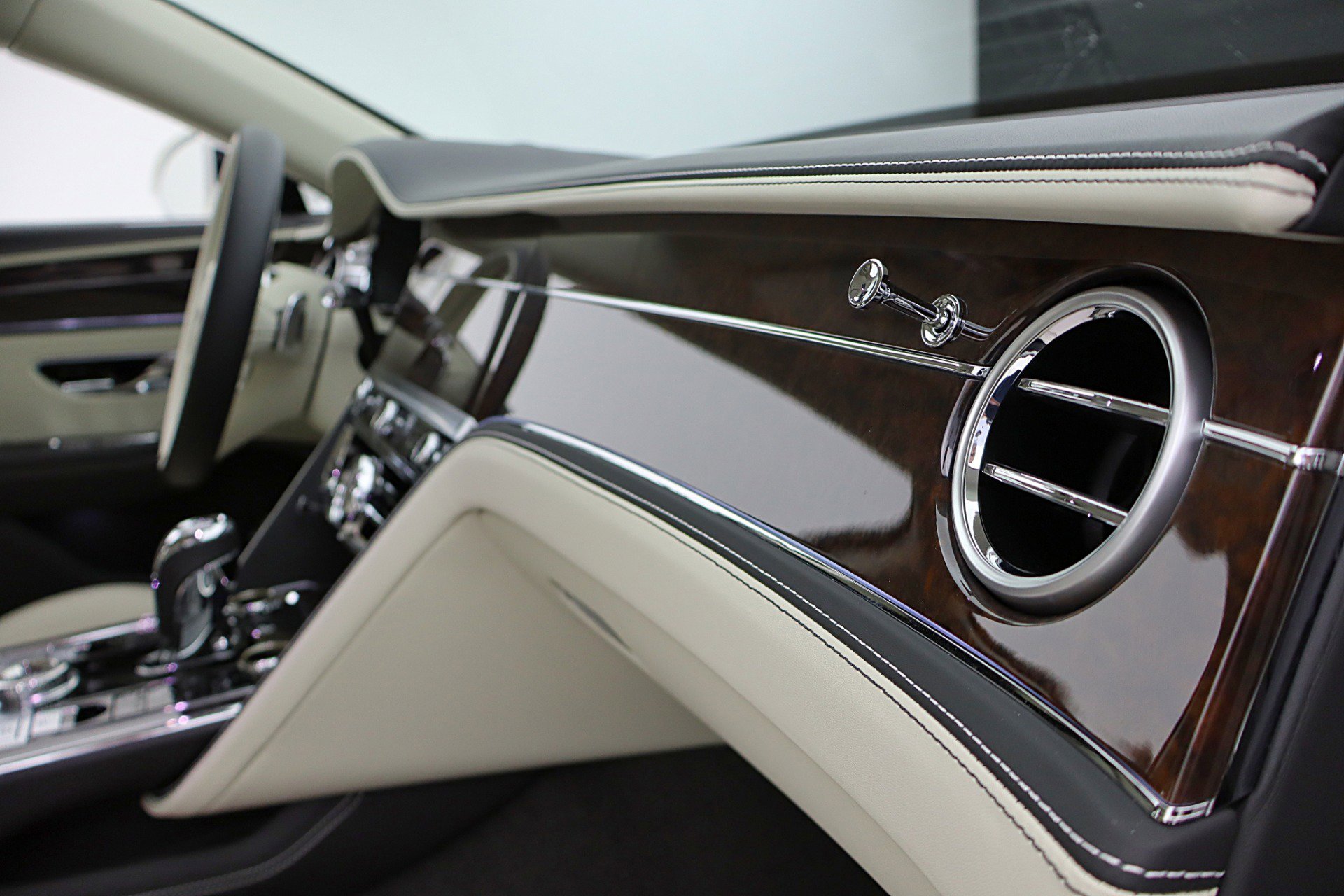 Used 2024 Bentley Flying Spur S V8 image 42