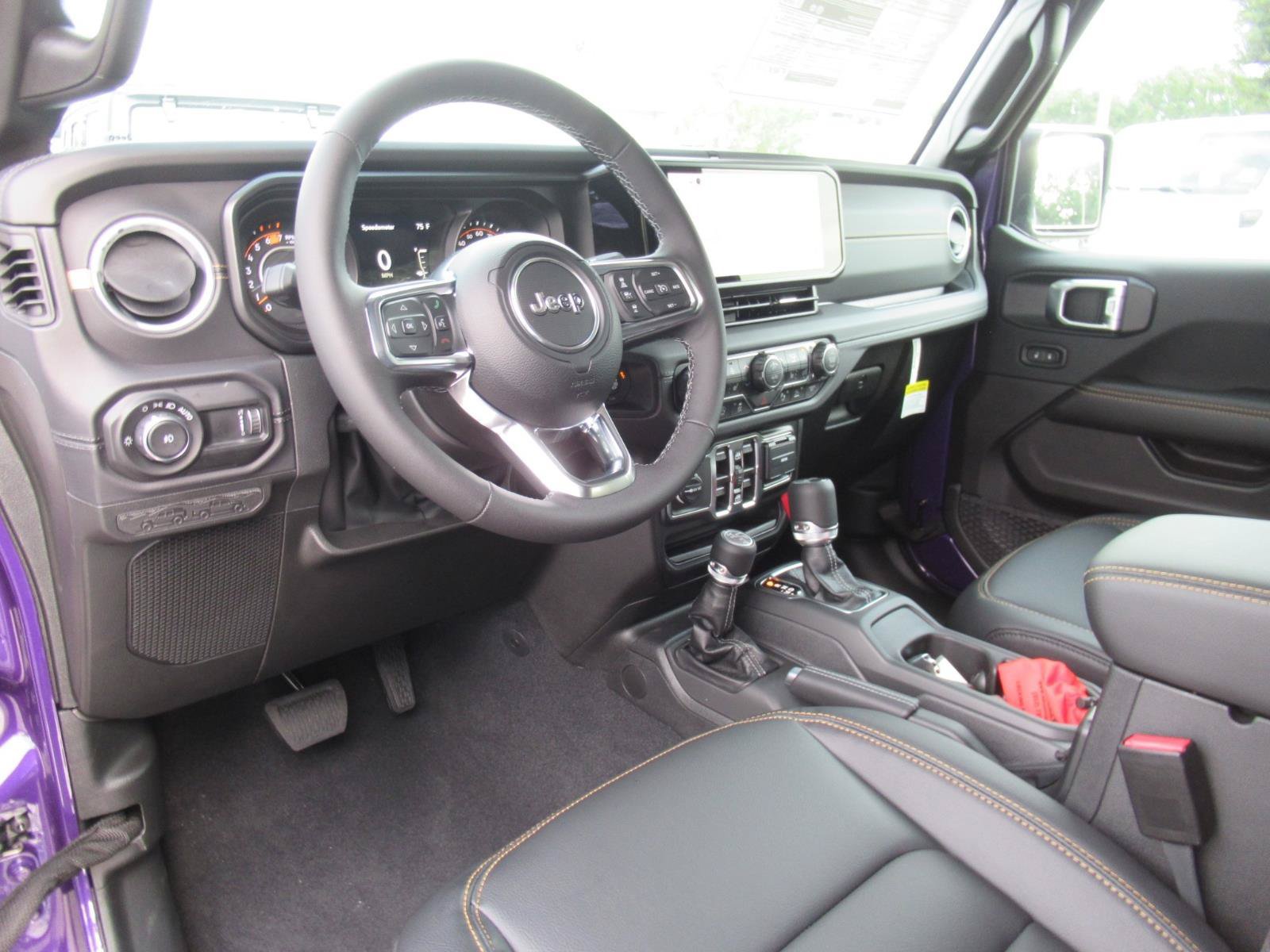 New 2026 Jeep Wrangler Unlimited Sahara AWD/4WD image 18