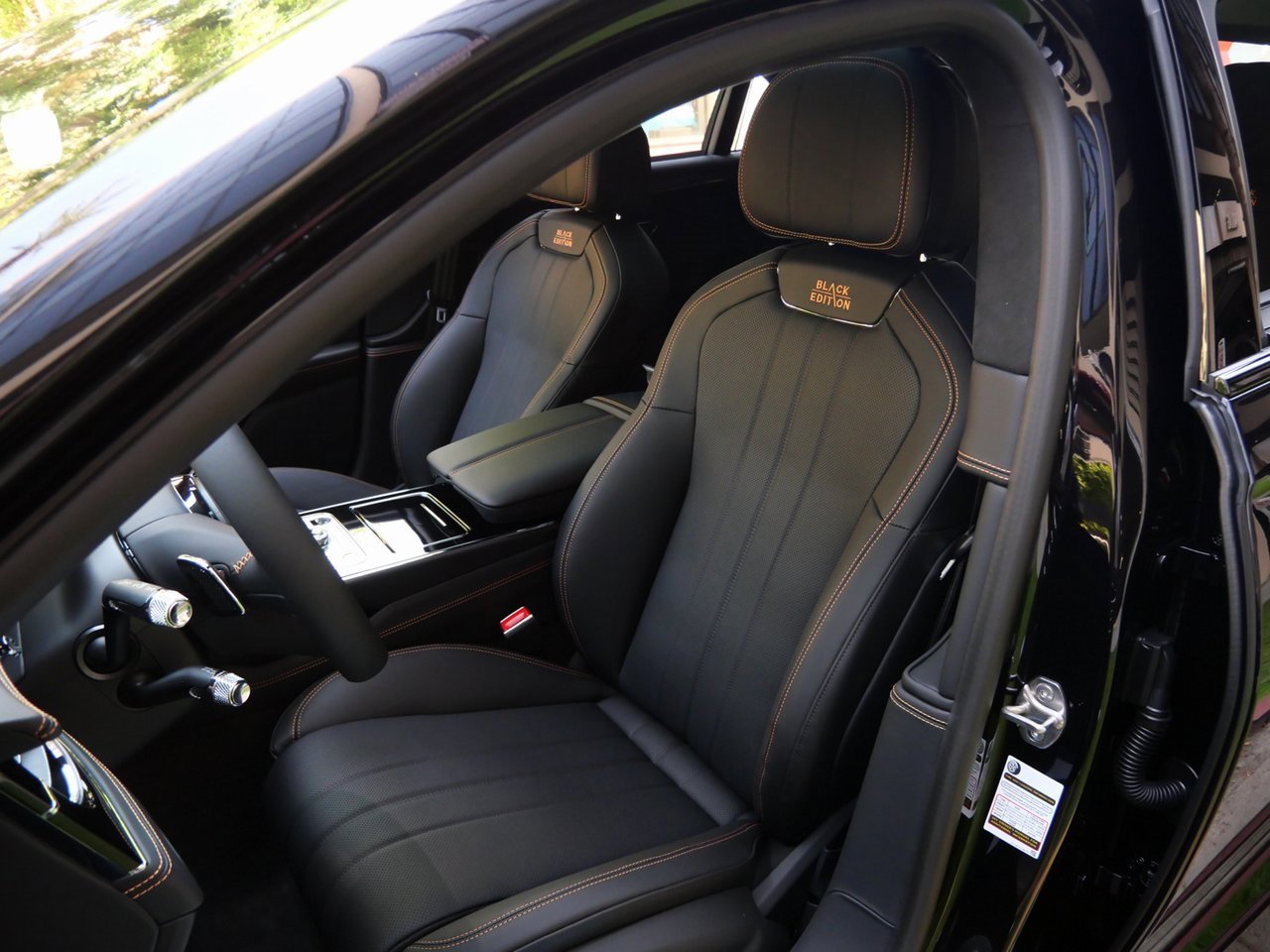 New 2025 Bentley Flying Spur Plug-In Hybrid image 2