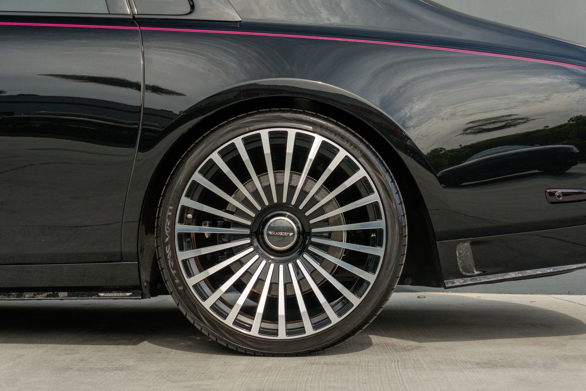 Used 2023 Rolls-Royce Phantom Sedan image 20