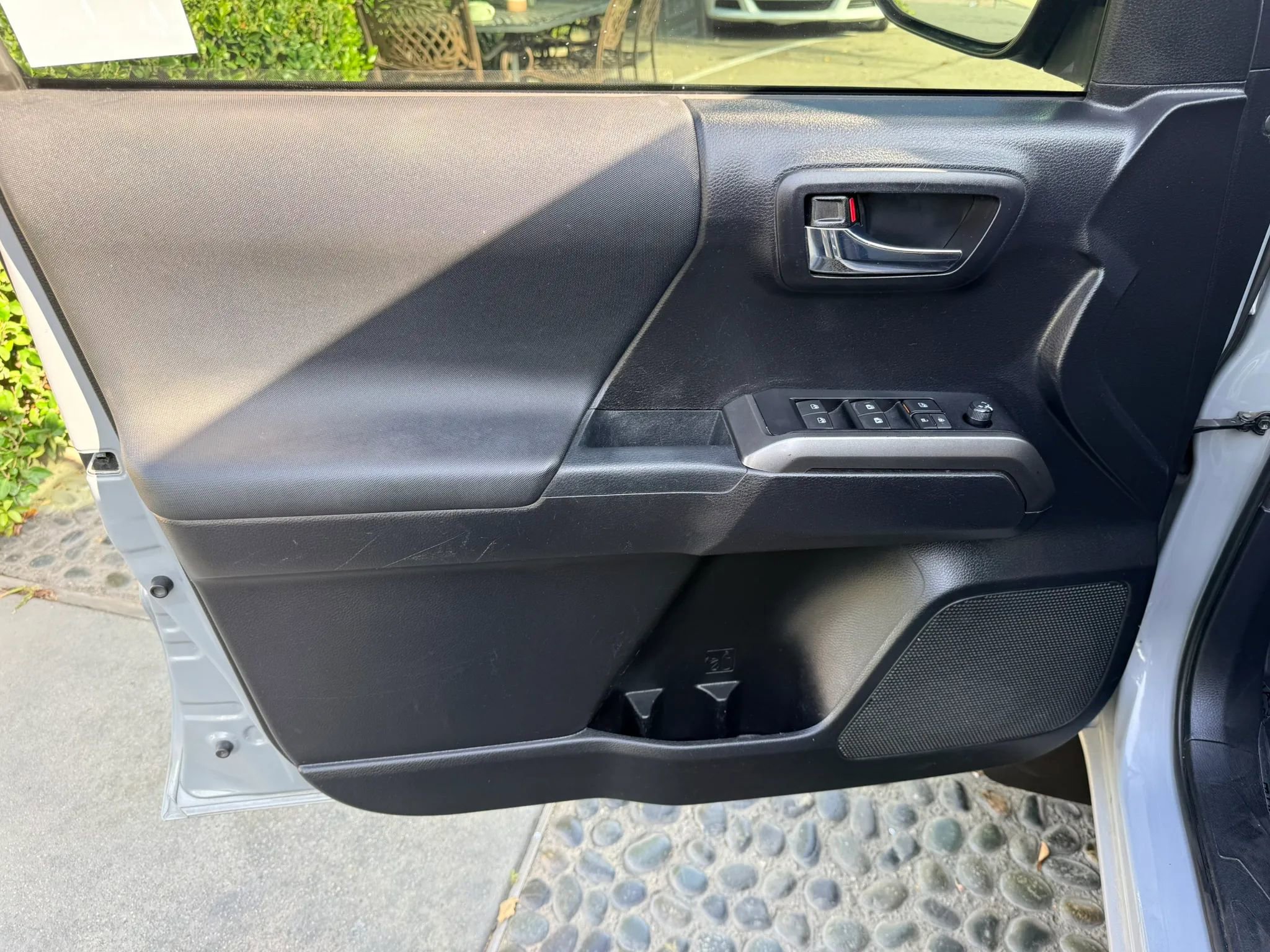 Used 2021 Toyota Tacoma TRD Sport w/ Technology Package image 12