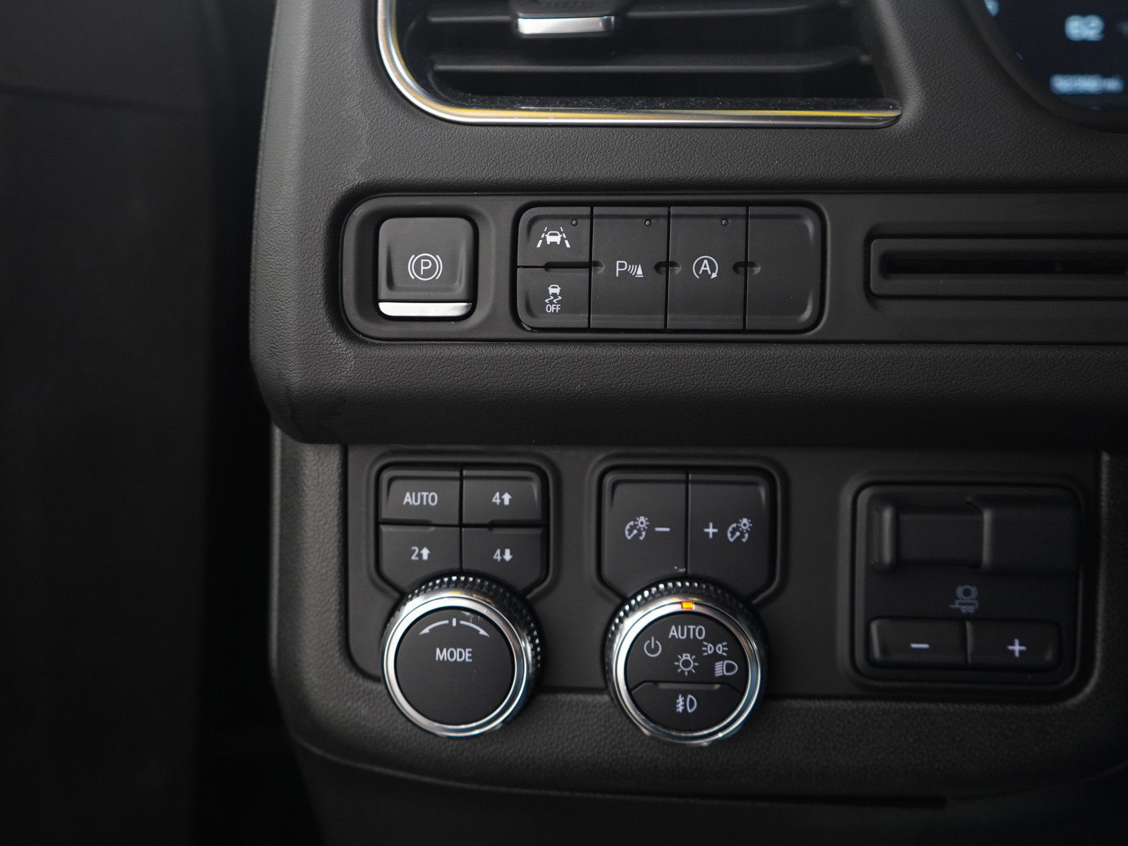 Used 2023 GMC Yukon XL SLE image 29