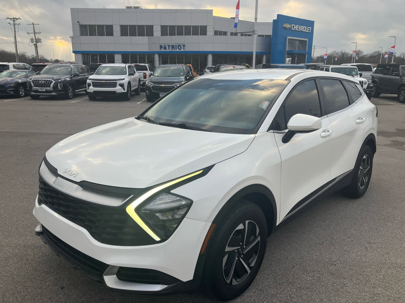 Used 2023 Kia Sportage LX image 3