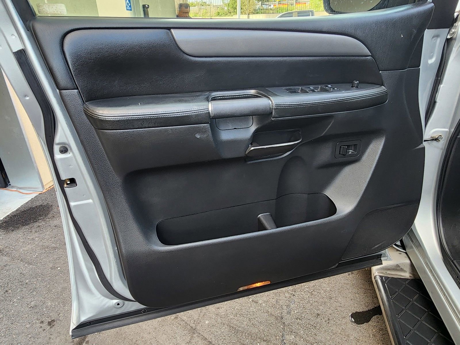 Used 2011 Nissan Armada SV image 44