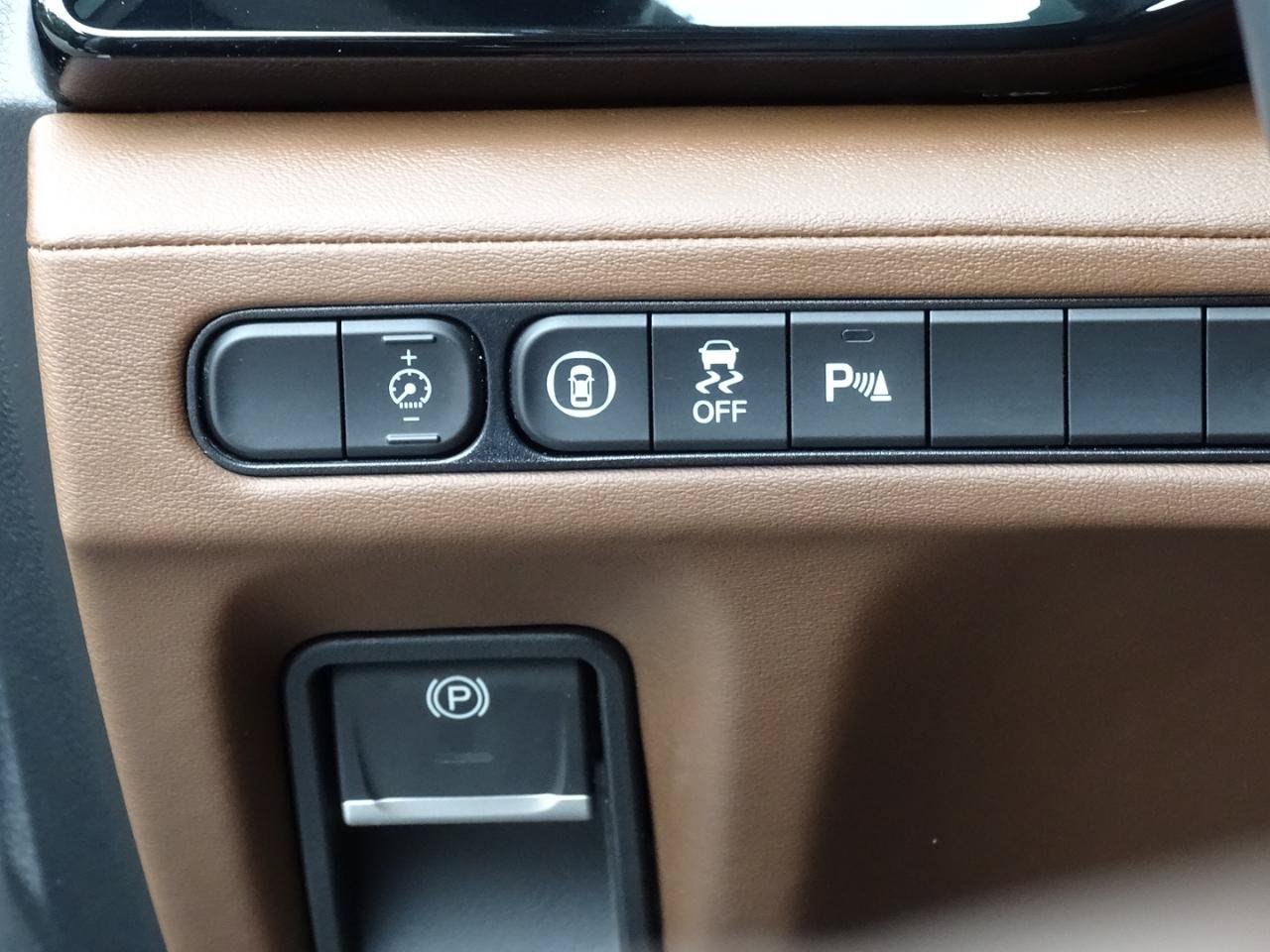 Used 2025 Acura MDX SH-AWD w/ Technology Package image 21