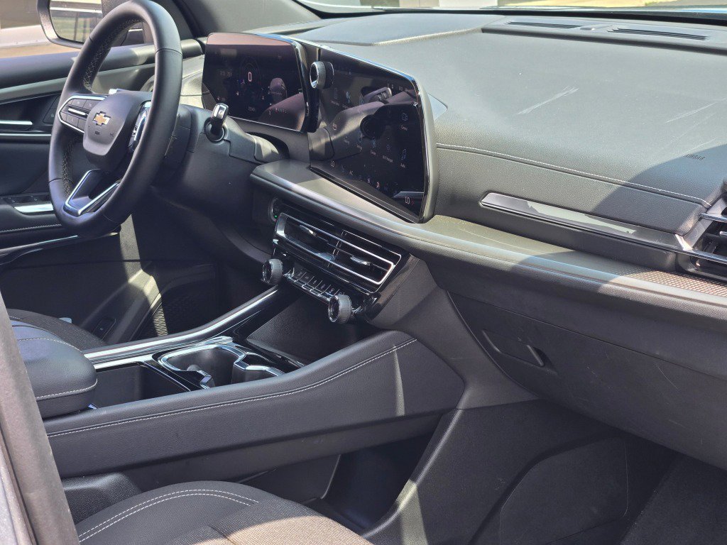 Used 2025 Chevrolet Traverse LT image 7