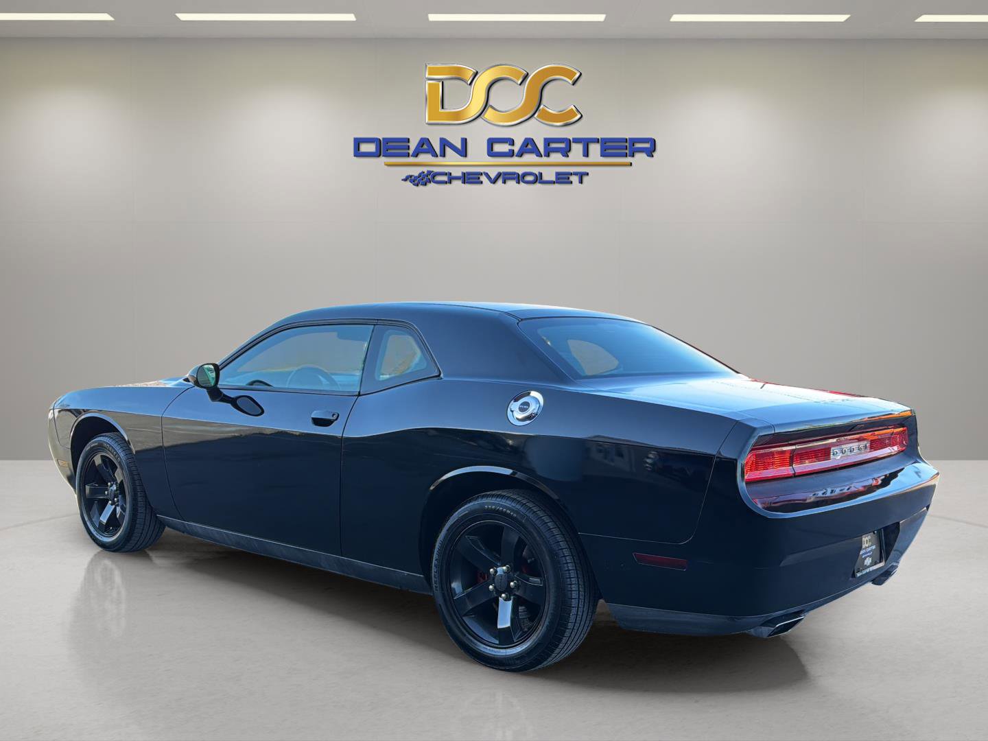 Used 2012 Dodge Challenger SXT RWD image 3