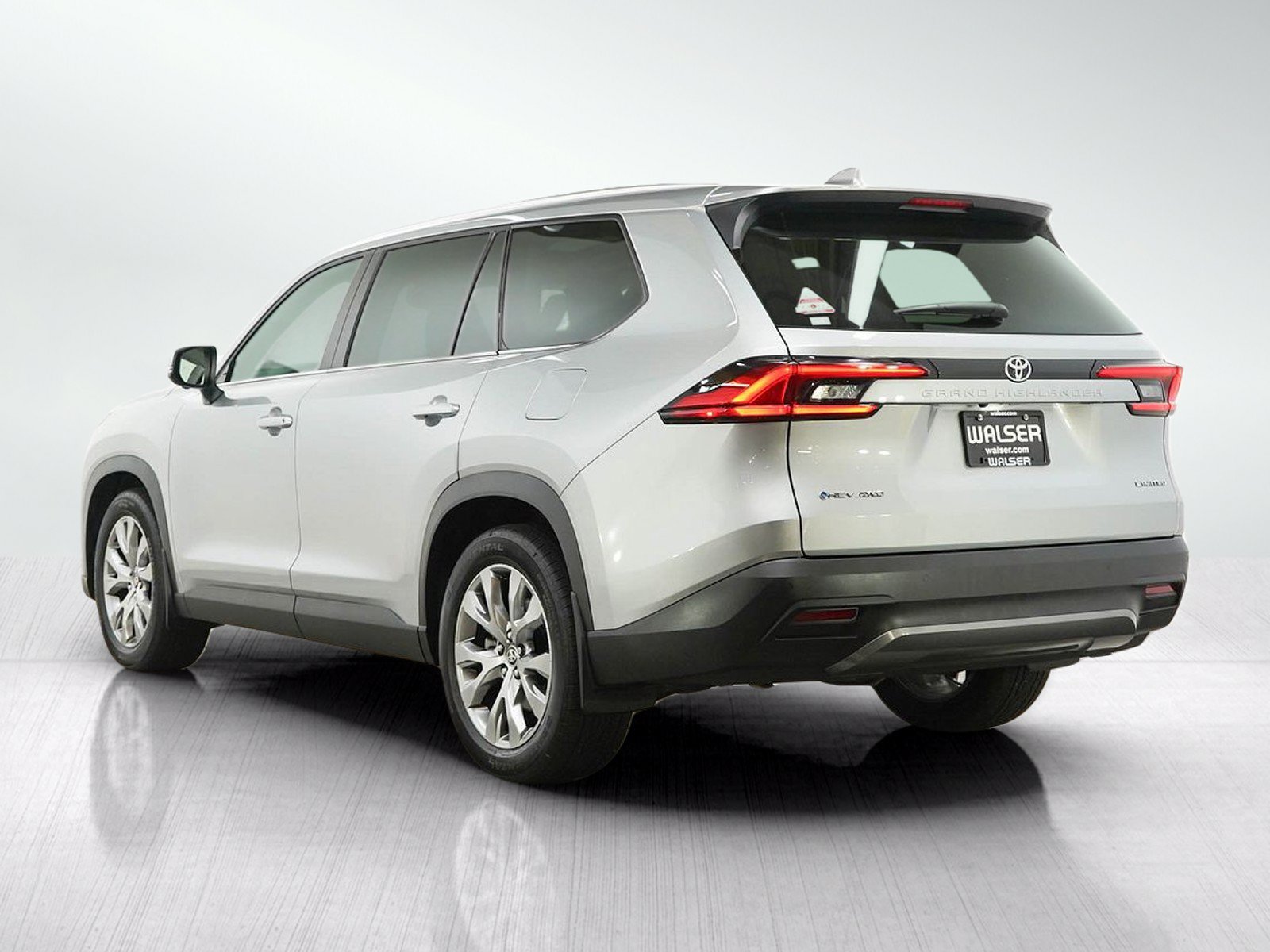 Used 2024 Toyota Grand Highlander AWD Hybrid image 3