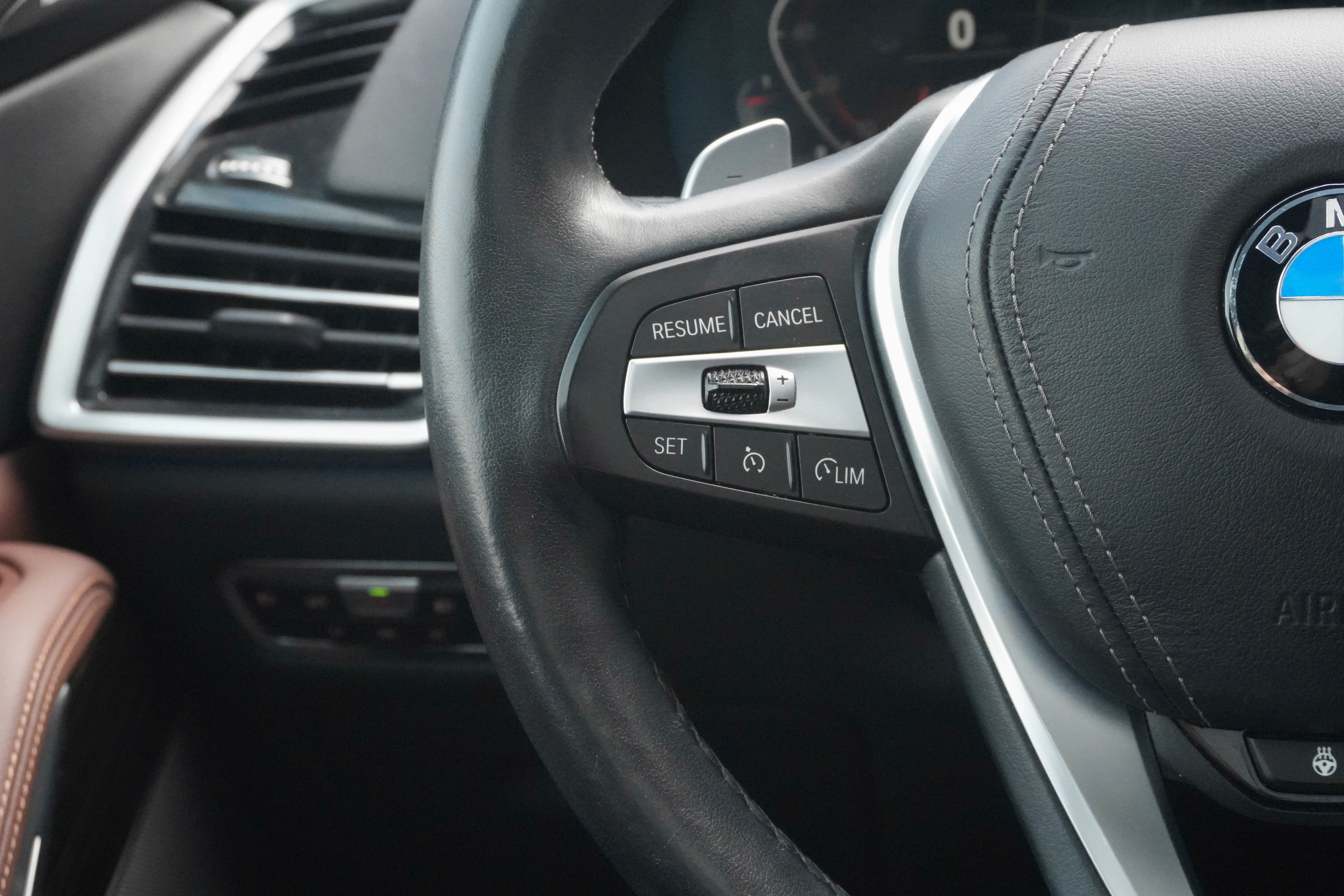 Used 2020 BMW X5 xDrive40i w/ Executive Package image 19