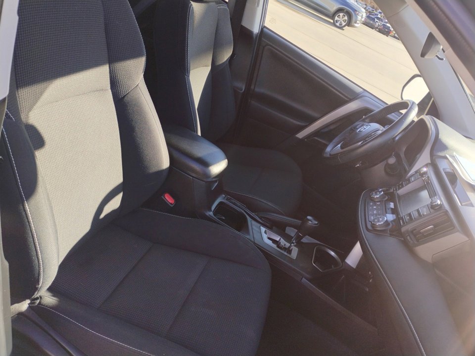 Used 2018 Toyota RAV4 XLE image 31