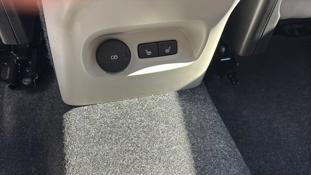 Certified 2026 Volvo XC40 B5 Plus AWD/4WD image 9